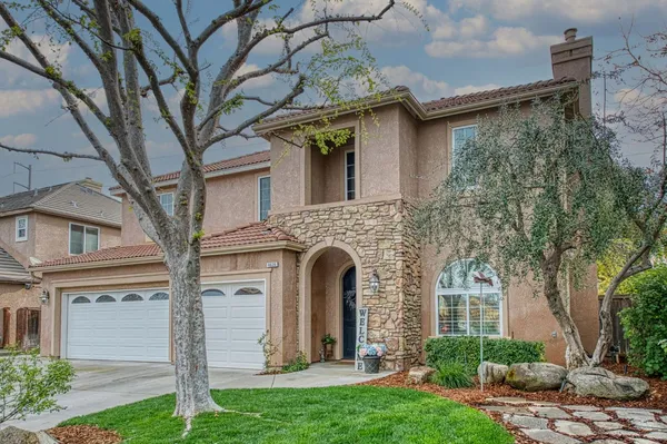 $755,000 | 4626 North Arrow Ridge Way, Clovis, CA 93619