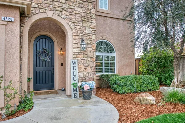 $755,000 | 4626 North Arrow Ridge Way, Clovis, CA 93619