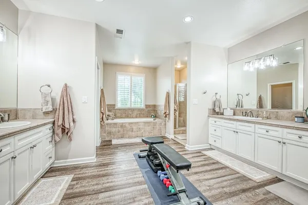 $755,000 | 4626 North Arrow Ridge Way, Clovis, CA 93619