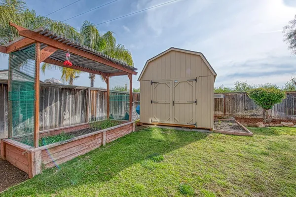 $755,000 | 4626 North Arrow Ridge Way, Clovis, CA 93619