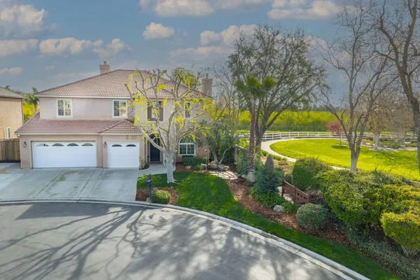 $755,000 | 4626 North Arrow Ridge Way, Clovis, CA 93619