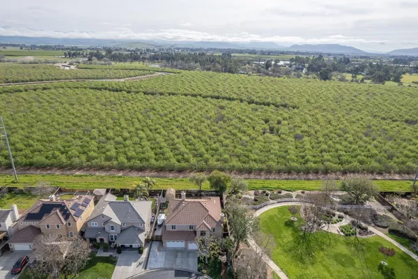$755,000 | 4626 North Arrow Ridge Way, Clovis, CA 93619