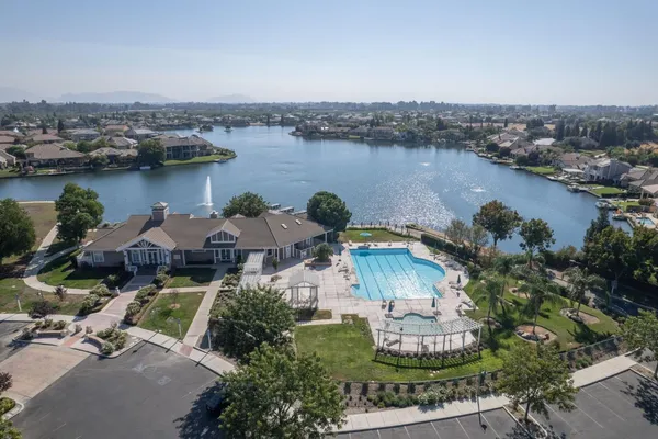 $755,000 | 4626 North Arrow Ridge Way, Clovis, CA 93619