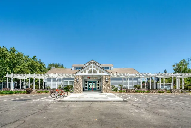 $765,000 | 4626 North Arrow Ridge Way, Clovis, CA 93619