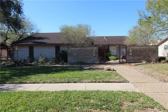 $374,900 | 221 Seale Avenue, Kingsville, TX 78363