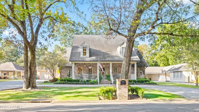 $899,000 | 144 Teche Drive, Lafayette, LA 70503
