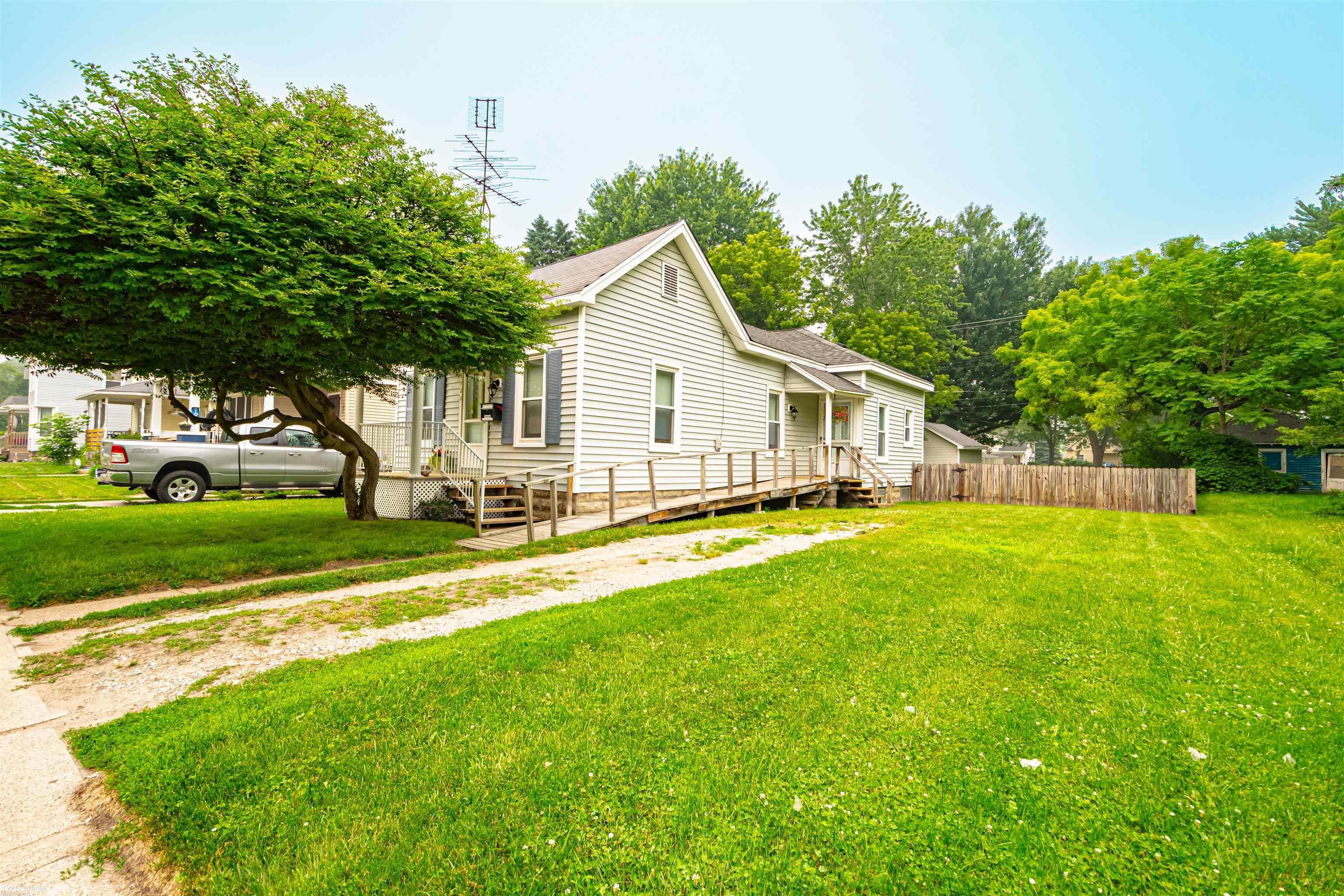 2420 Stone Street Port Huron, MI 48060 - Photo 2 of 15