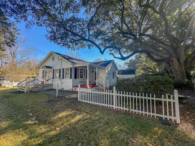 $3,030 | 422 Riverland Drive, Charleston, SC 29412