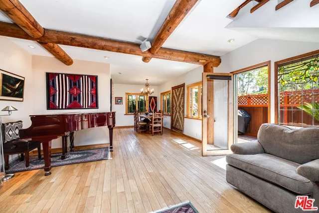 $3,250,000 | 454 East Rustic Road, Santa Monica, CA 90402