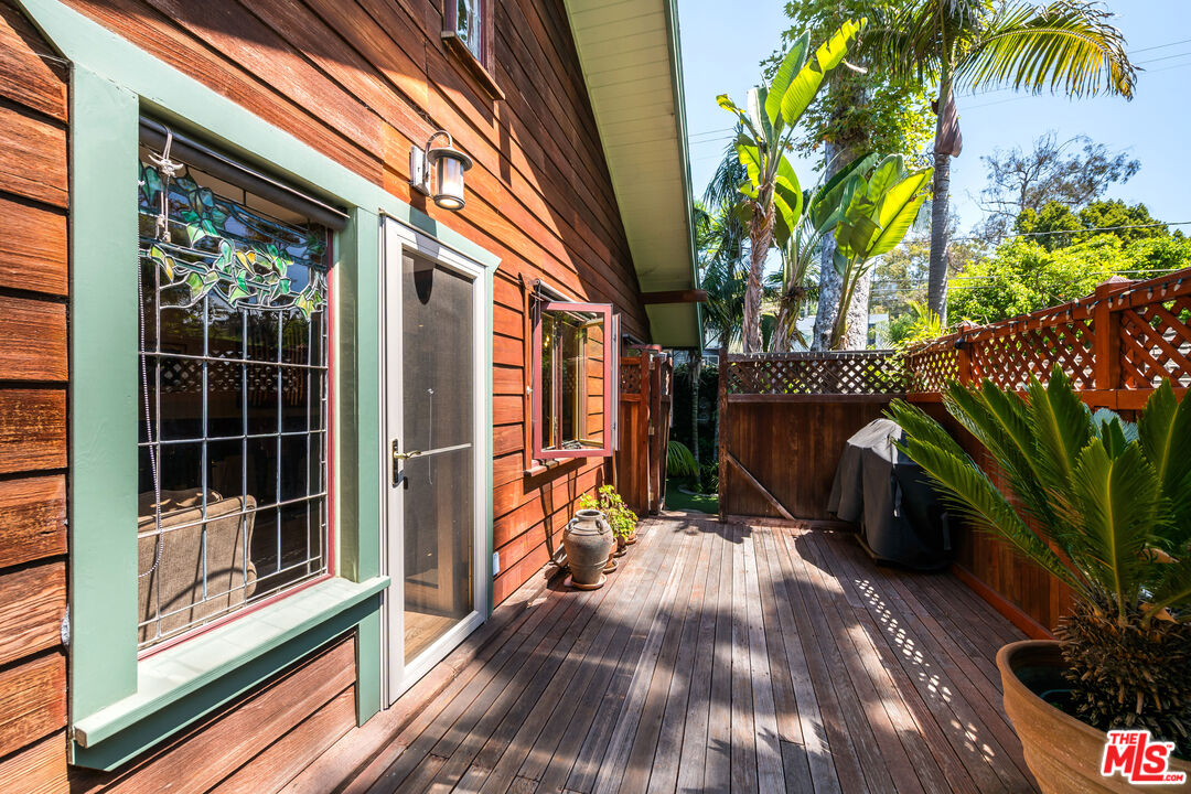 454 East Rustic Road Santa Monica, CA 90402 - Photo 14 of 33