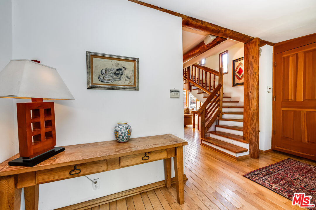 454 East Rustic Road Santa Monica, CA 90402 - Photo 6 of 33