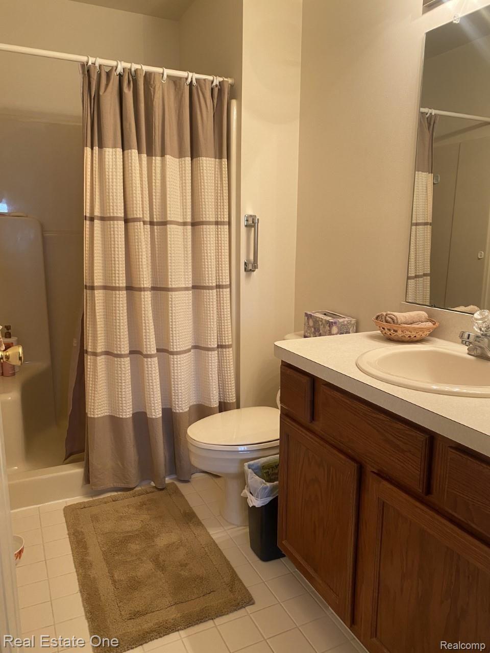 477 Harvard Drive Romeo, MI 48065 - Photo 8 of 11 bathroom3.jpg