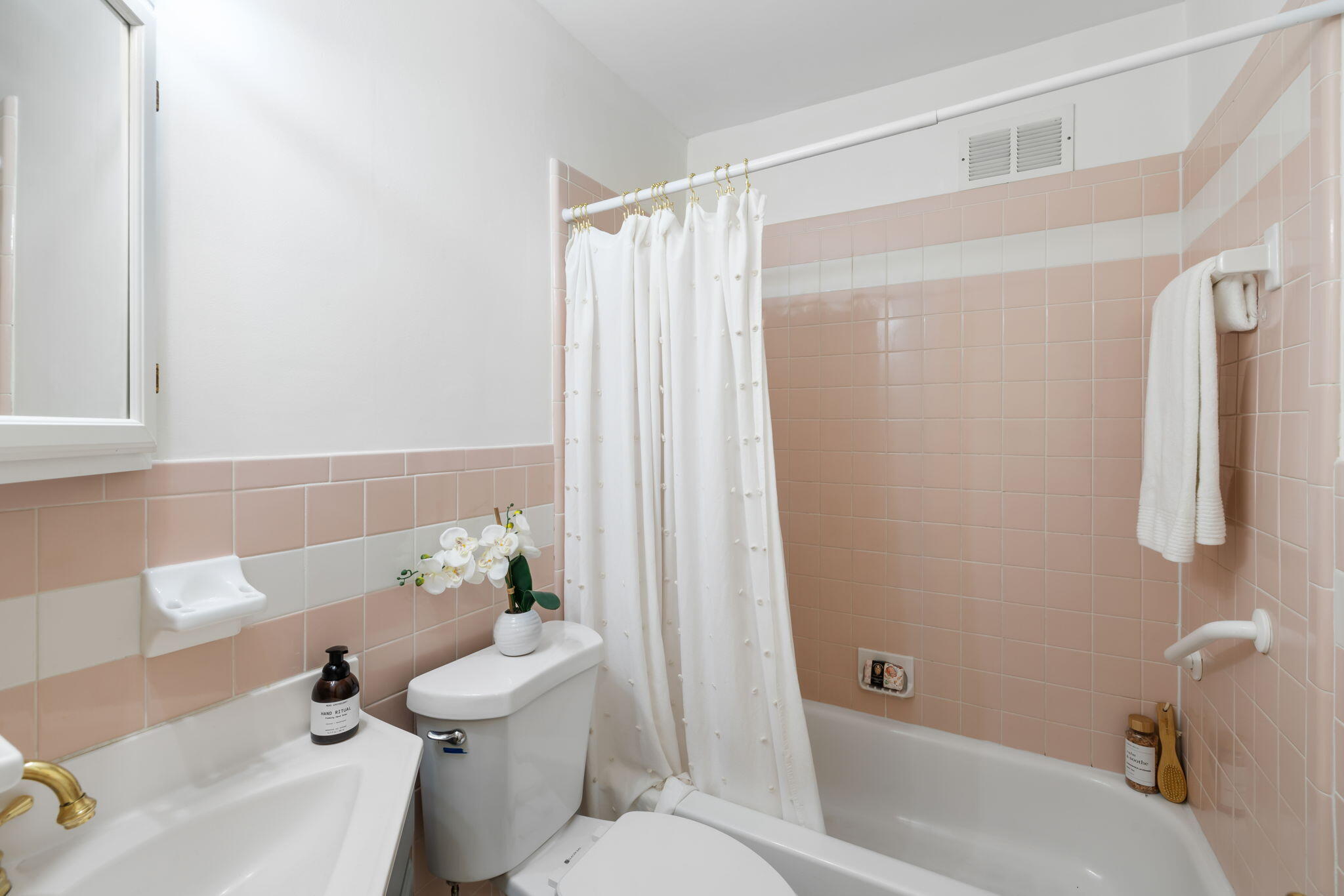 1520 Birthright Street Charleston, SC 29407 - Photo 17 of 25 Pink Bathroom