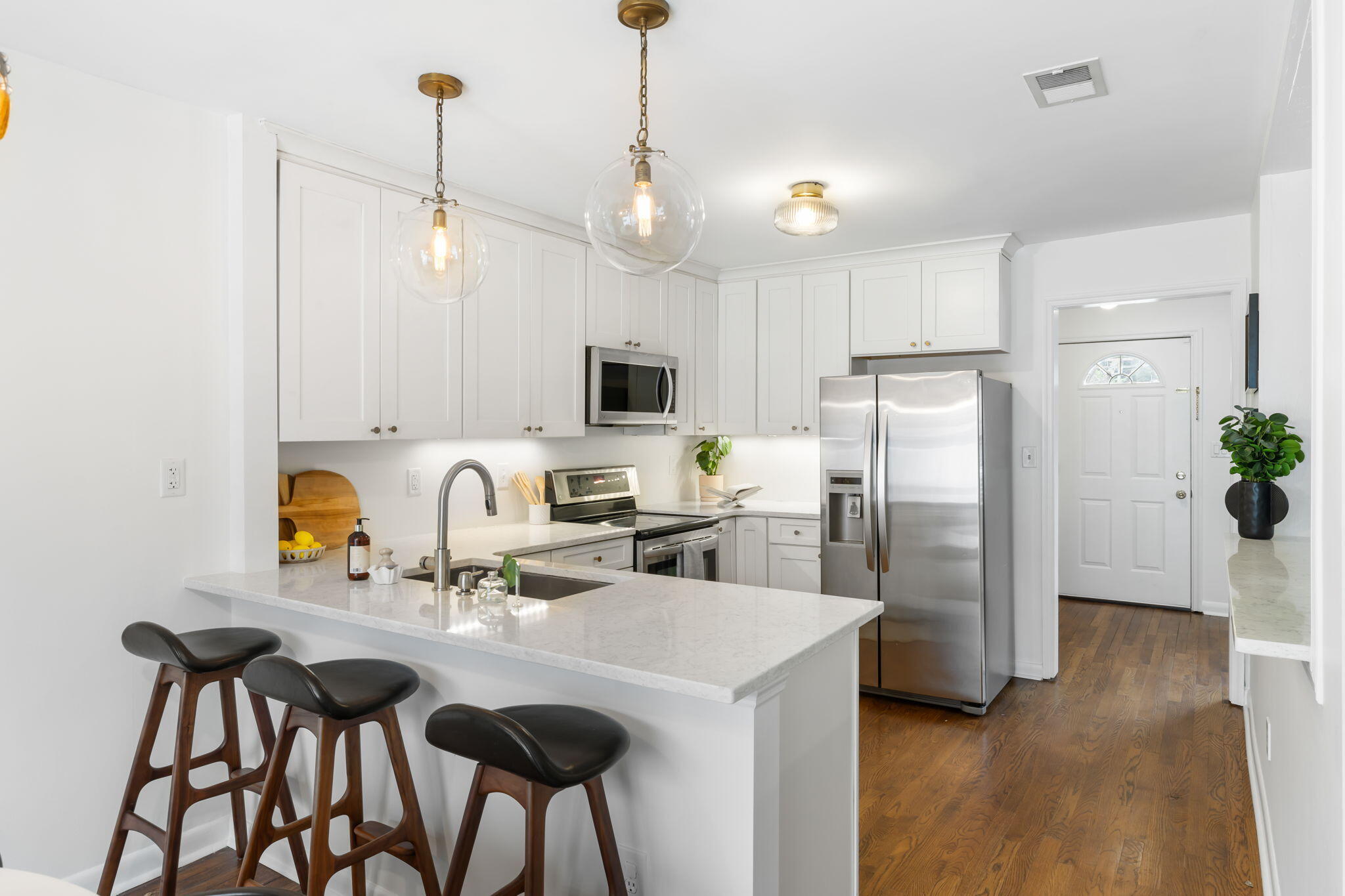 1520 Birthright Street Charleston, SC 29407 - Photo 4 of 25 Island with bar seating