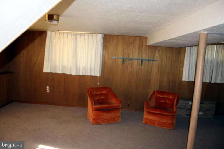 1502 Adamsview Road Catonsville, MD 21228 - Photo 10 of 16 Family Room