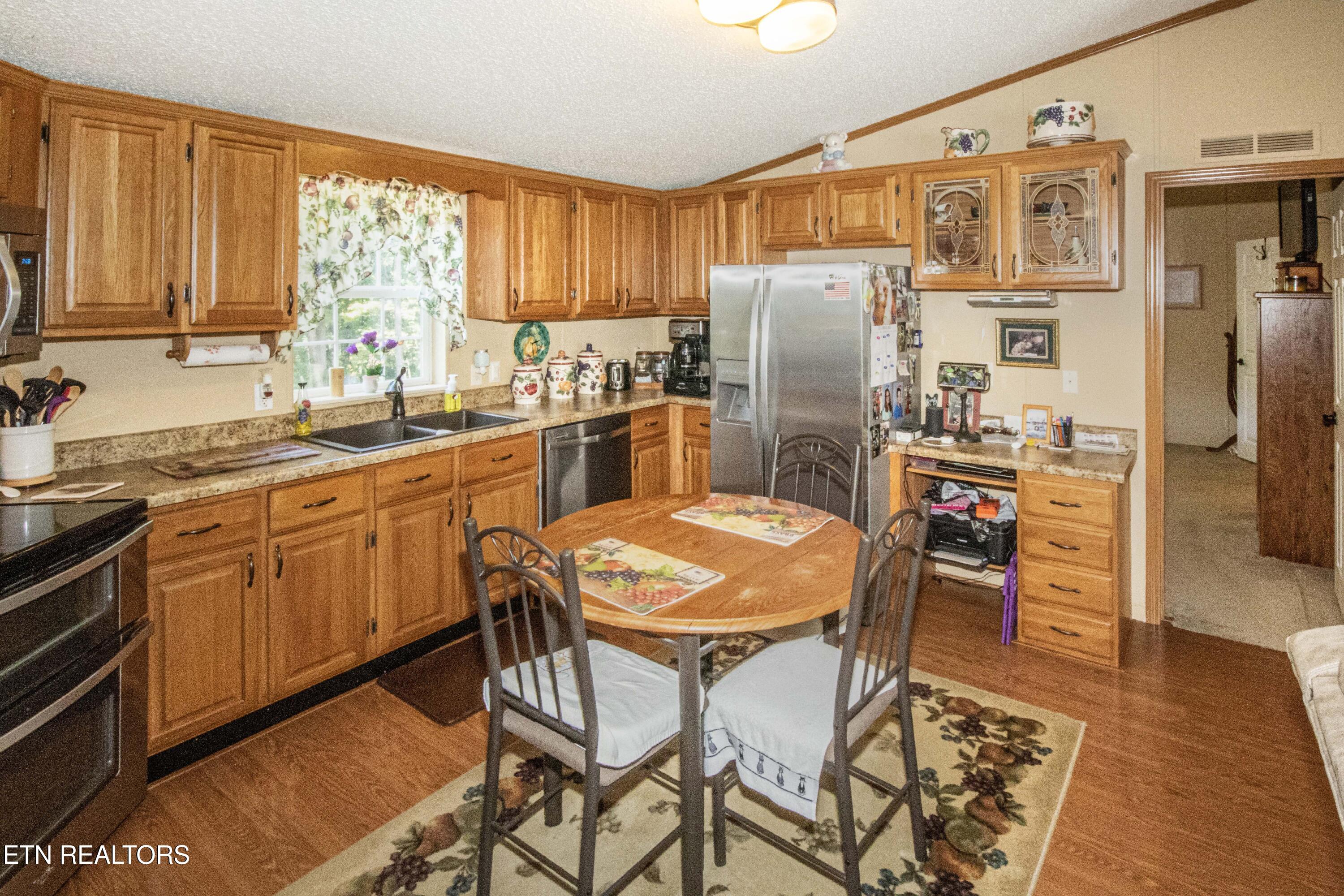 1424 Hickey Road Knoxville, TN 37932 - Photo 12 of 25 V19A2944