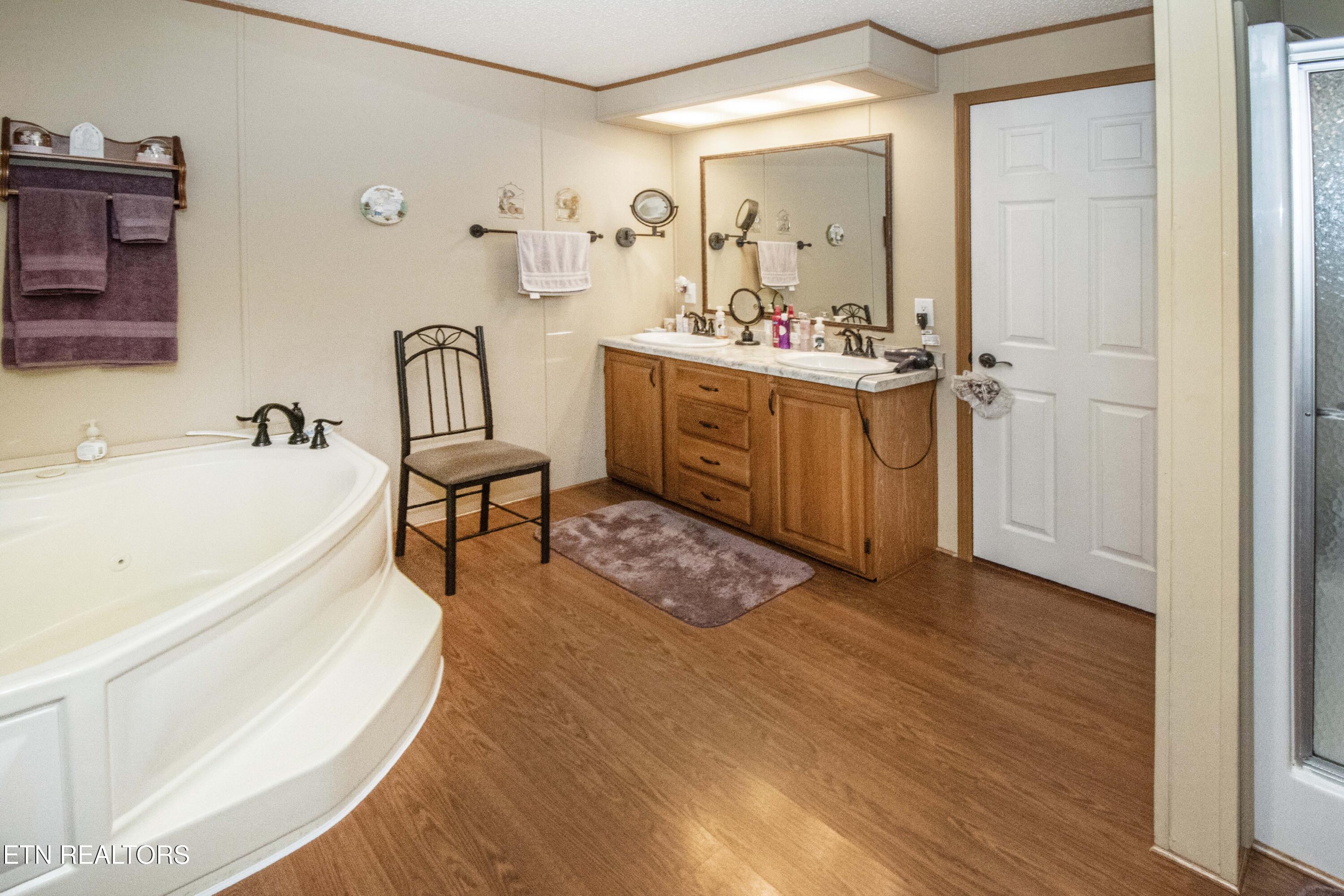 1424 Hickey Road Knoxville, TN 37932 - Photo 14 of 25 V19A2950