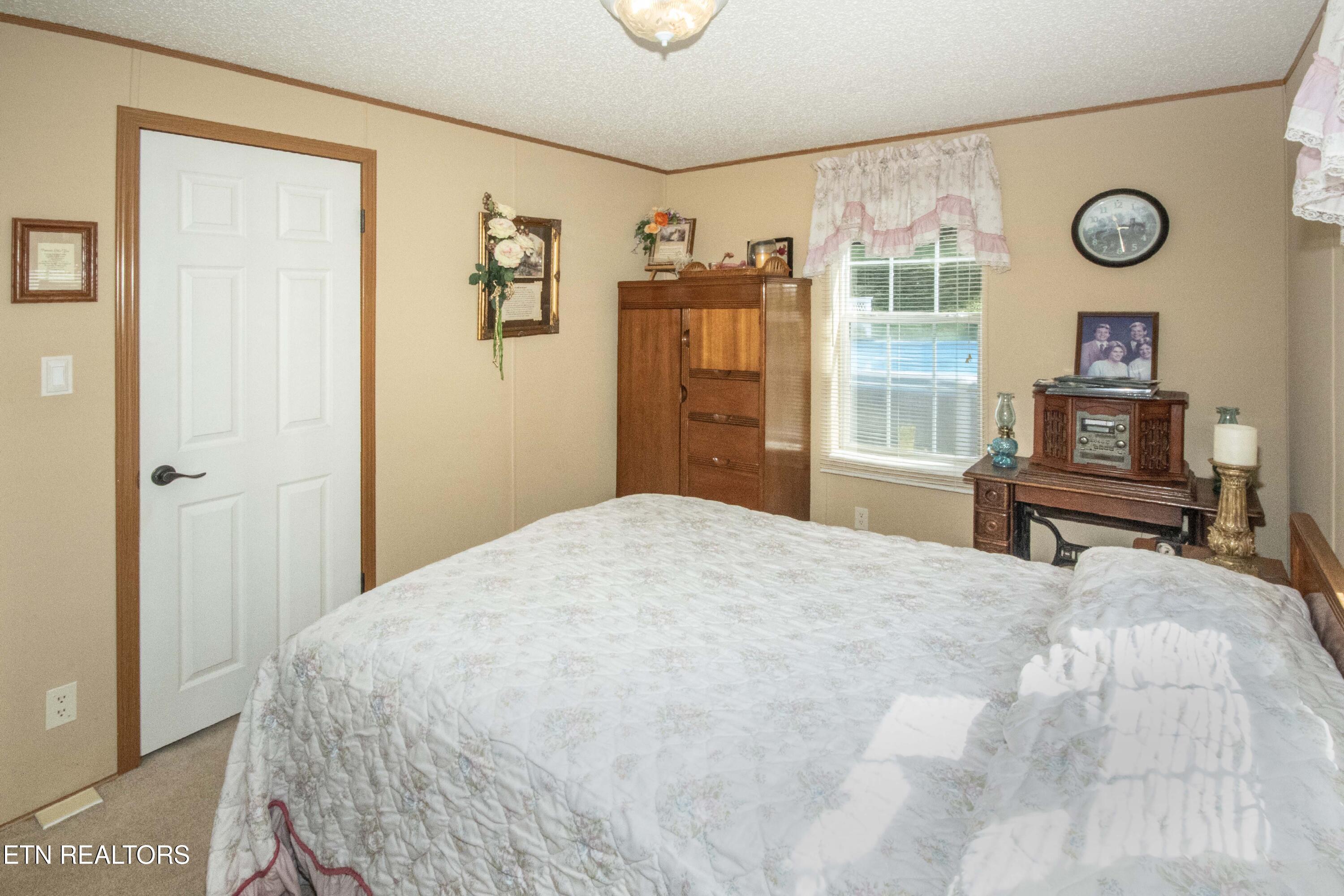 1424 Hickey Road Knoxville, TN 37932 - Photo 15 of 25 V19A2953