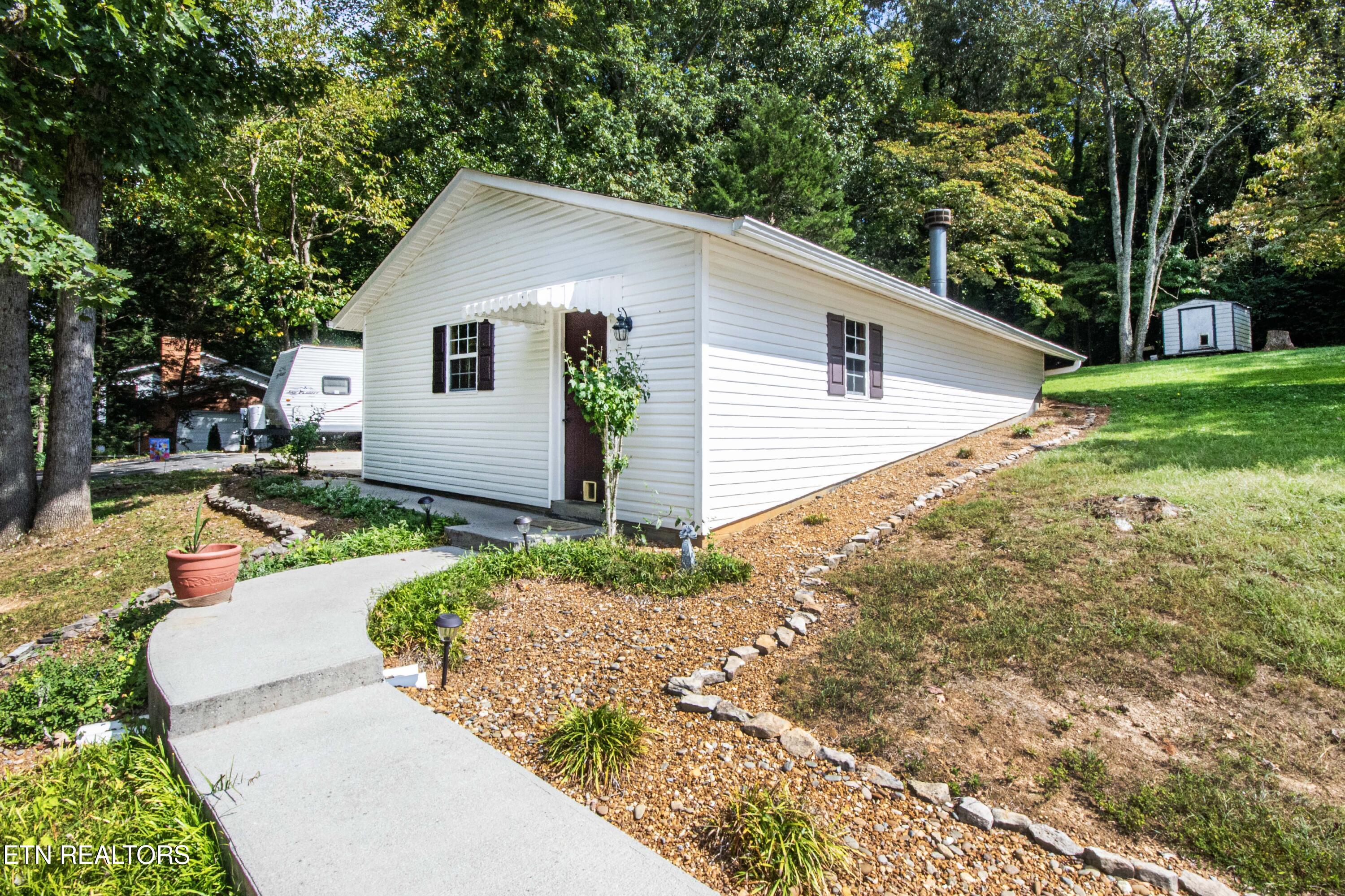 1424 Hickey Road Knoxville, TN 37932 - Photo 20 of 25 V19A2973