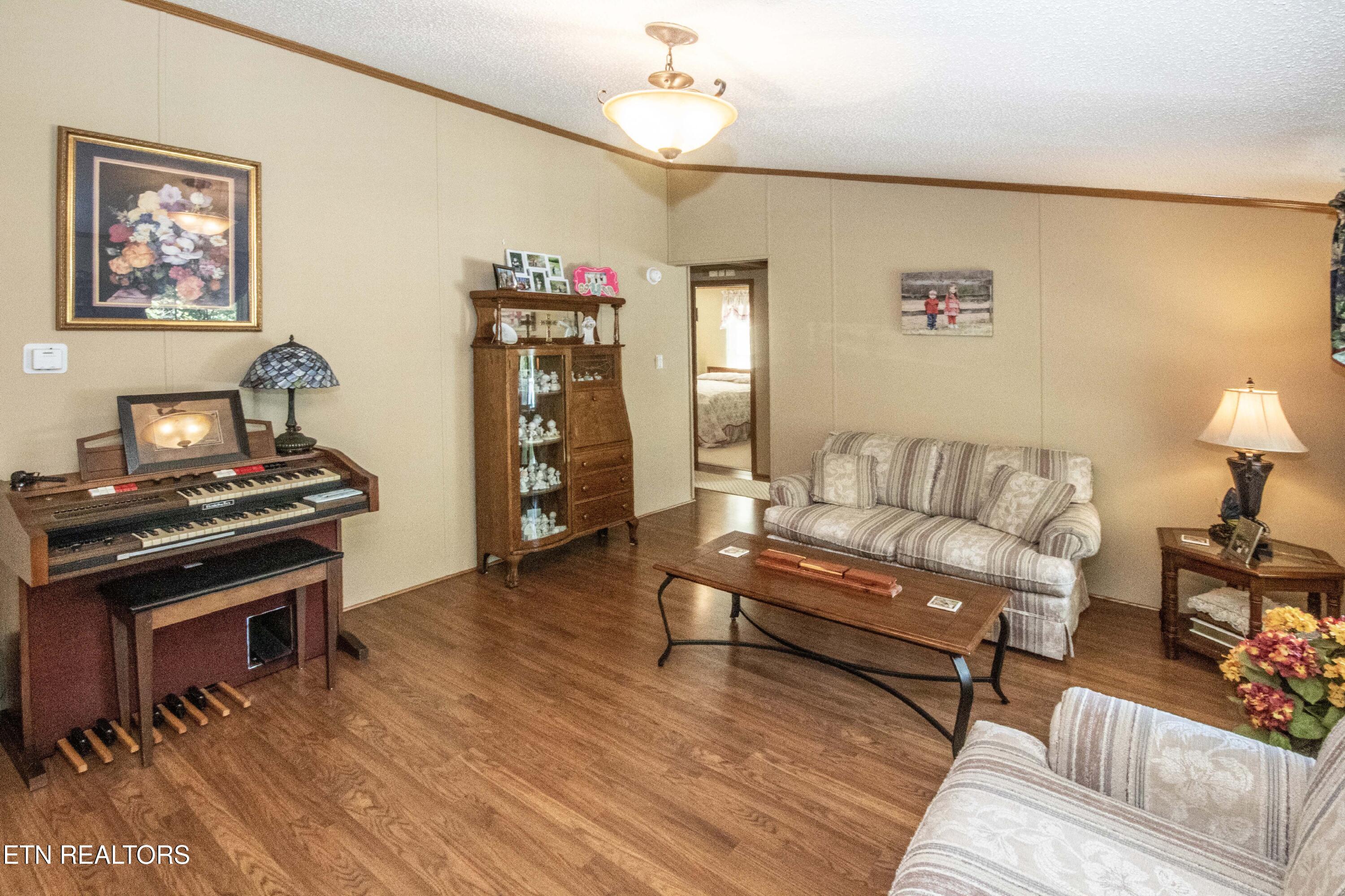 1424 Hickey Road Knoxville, TN 37932 - Photo 10 of 25 V19A2934