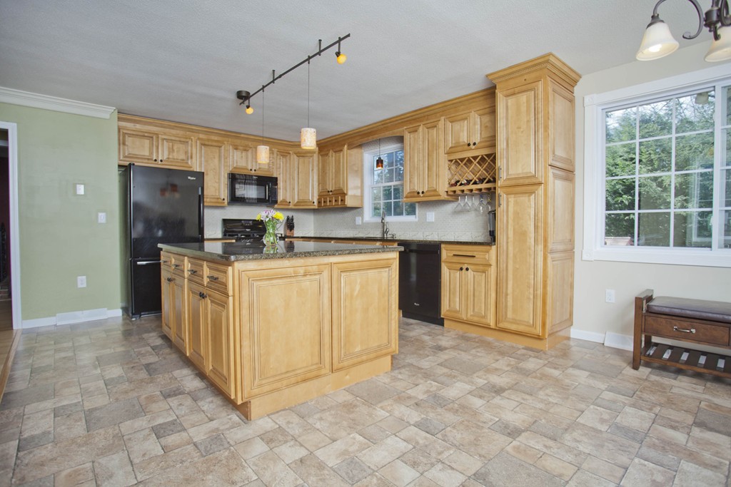 71 Brewster Road West Springfield, MA 01089 - Photo 2 of 30 Gallery Image 2