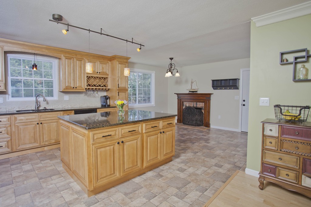 71 Brewster Road West Springfield, MA 01089 - Photo 3 of 30 Gallery Image 3