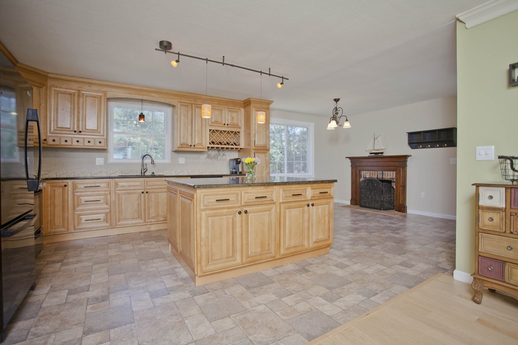 71 Brewster Road West Springfield, MA 01089 - Photo 6 of 30 Gallery Image 6