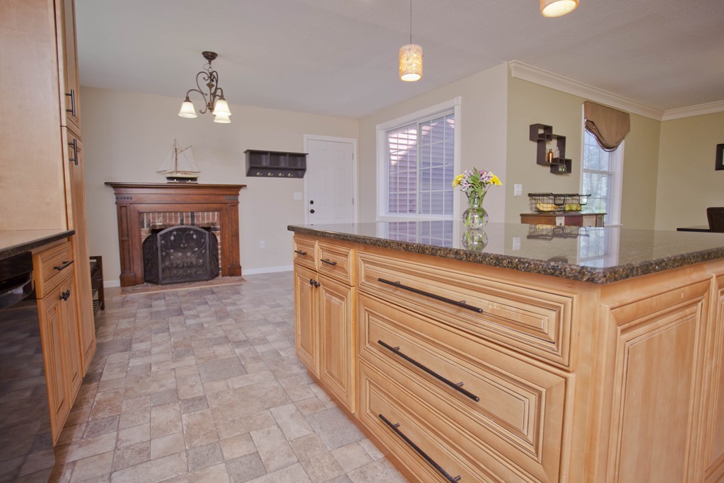 71 Brewster Road West Springfield, MA 01089 - Photo 7 of 30 Gallery Image 7