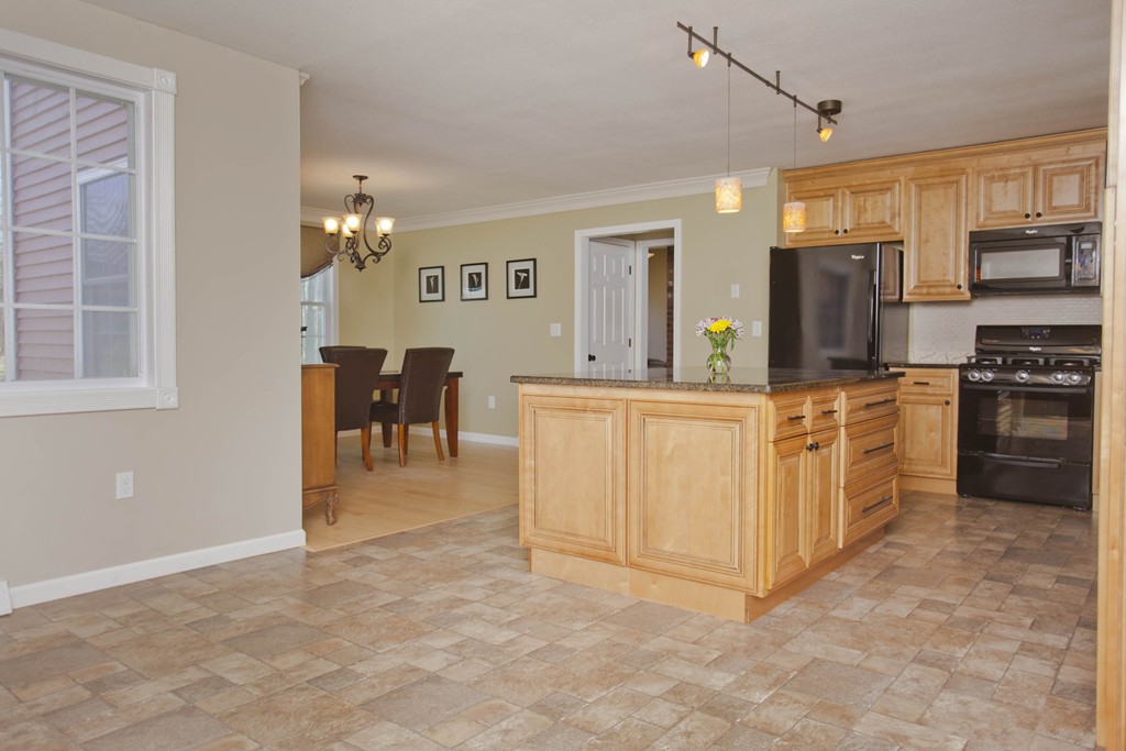 71 Brewster Road West Springfield, MA 01089 - Photo 8 of 30 Gallery Image 8