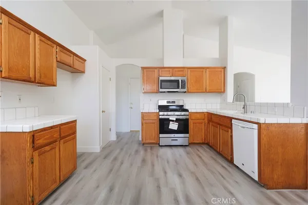 $2,300 | 12227 Grand Teton Drive, Bakersfield, CA 93312