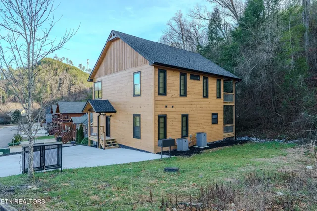 $799,900 | 3139 Cherokee Valley Drive, Sevierville, TN 37862