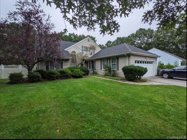 $849,900 | 1 Northumberland Drive, Shoreham, NY 11786