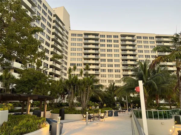 $5,000 | 1500 Bay Road, Unit 522S, Miami Beach, FL 33139