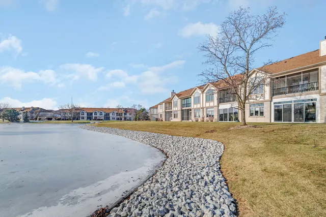 $265,000 | 6413 Pine Trail Lane, Unit 2, Tinley Park, IL 60477