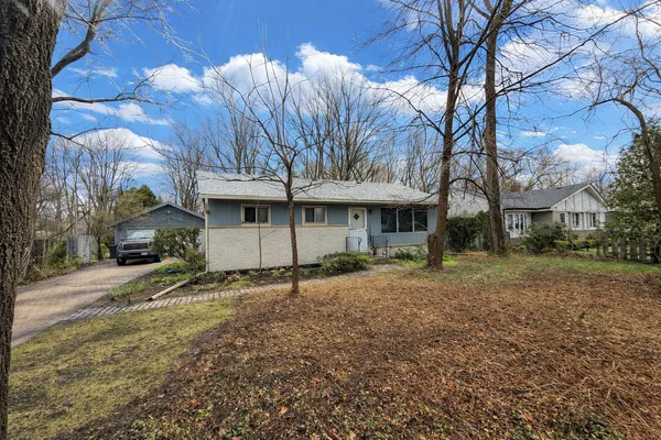 a view of a house with a backyard