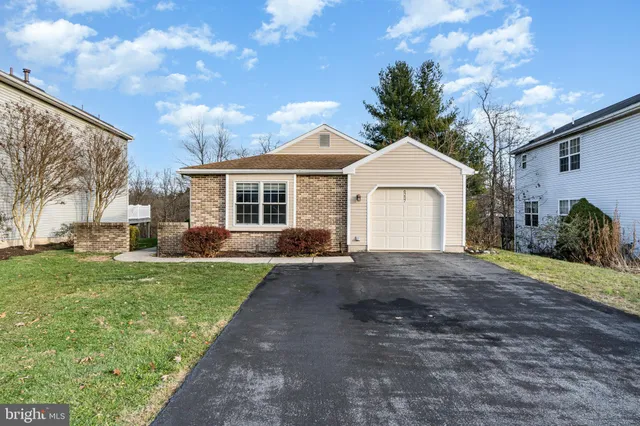 $325,000 | 6257 South Highlands Circle, Harrisburg, PA 17111