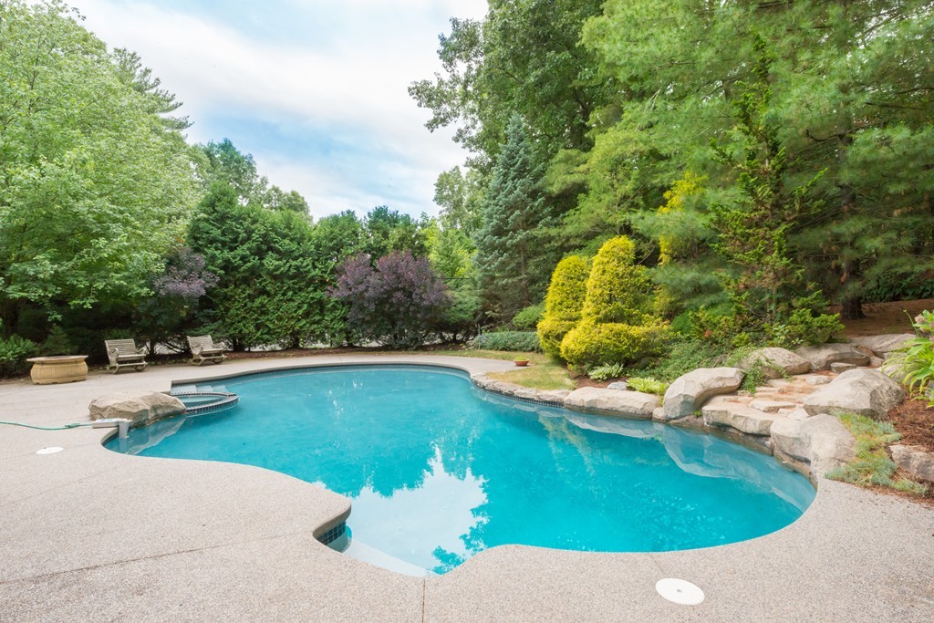 29 Peakham Road Sudbury, MA 01776 - Photo 16 of 20 Gallery Image 16