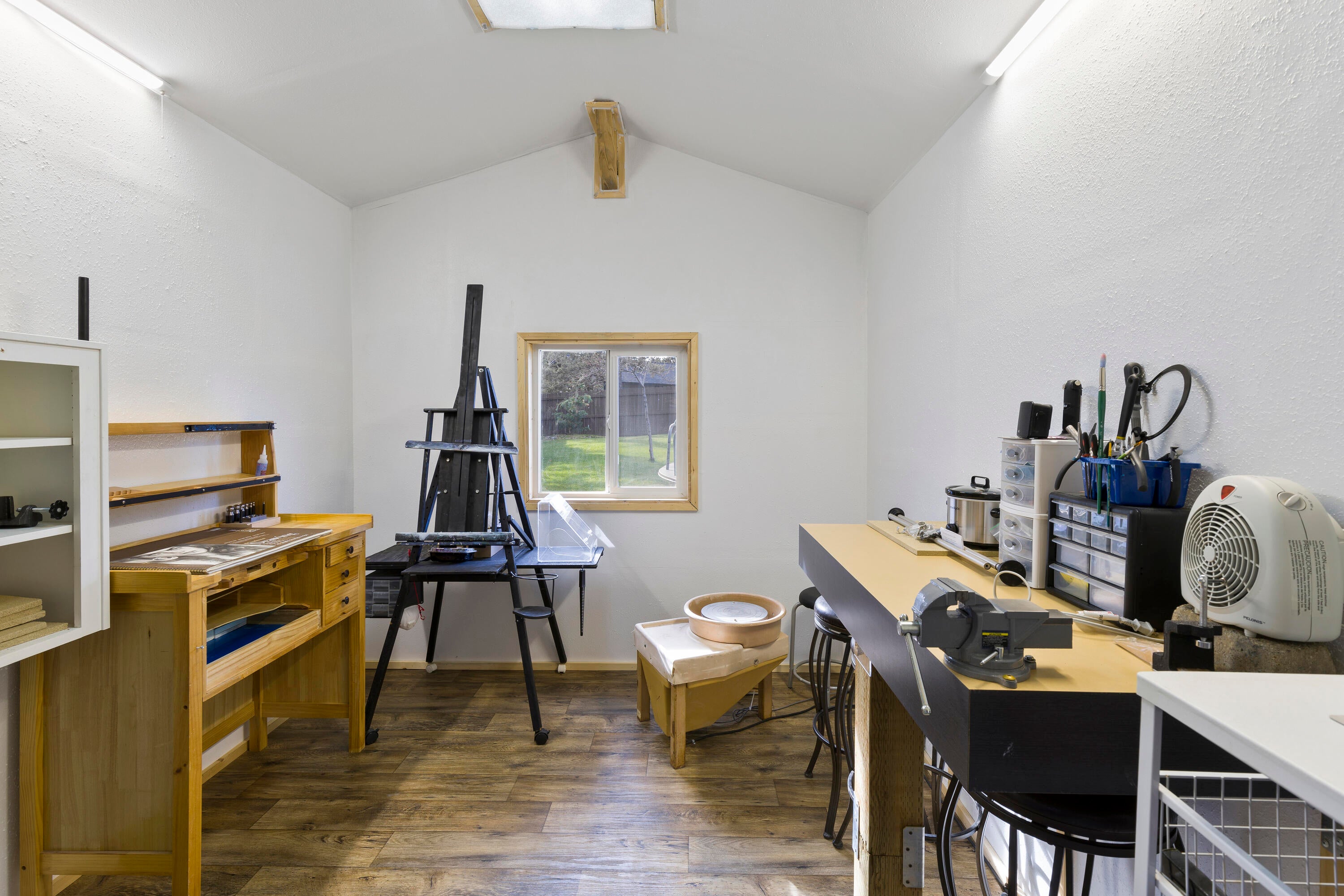 20607 Mary Way Bend, OR 97701 - Photo 28 of 35 Studio