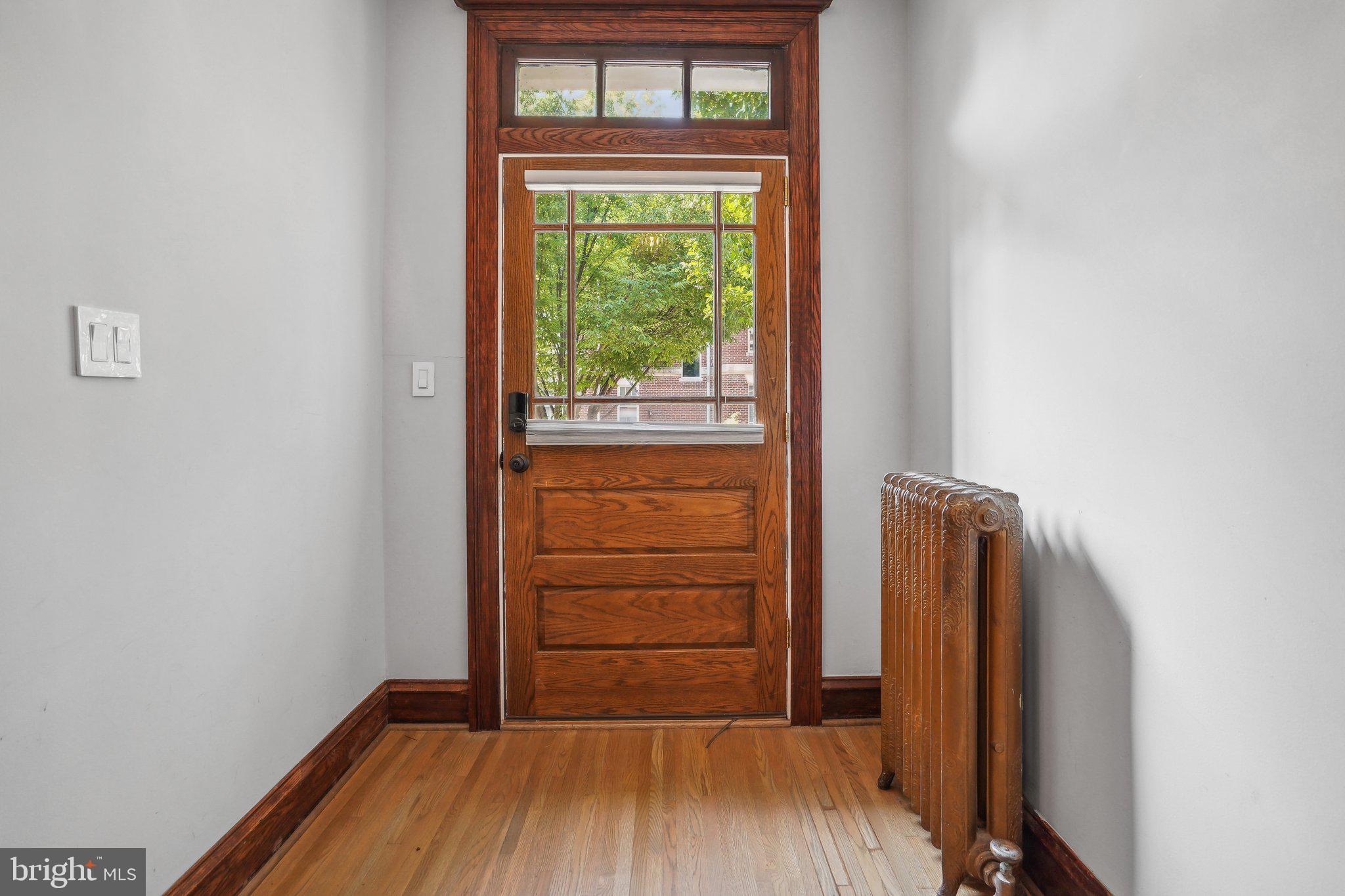 626 D Street Northeast Washington, DC 20002 - Photo 4 of 26 High Ceilings and Warm Hardwood Floors