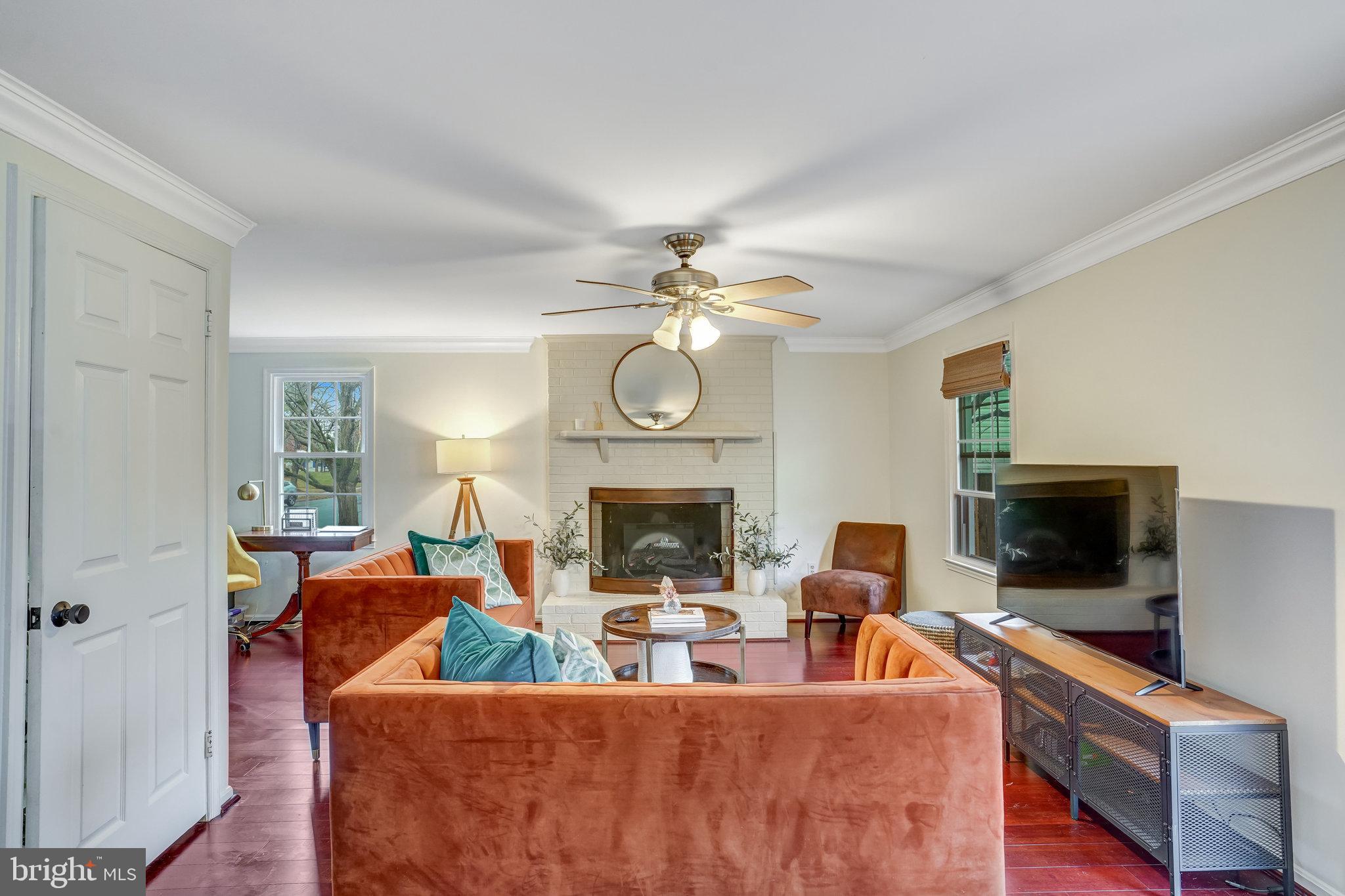 4302 Cub Run Road Chantilly, VA 20151 - Photo 3 of 24