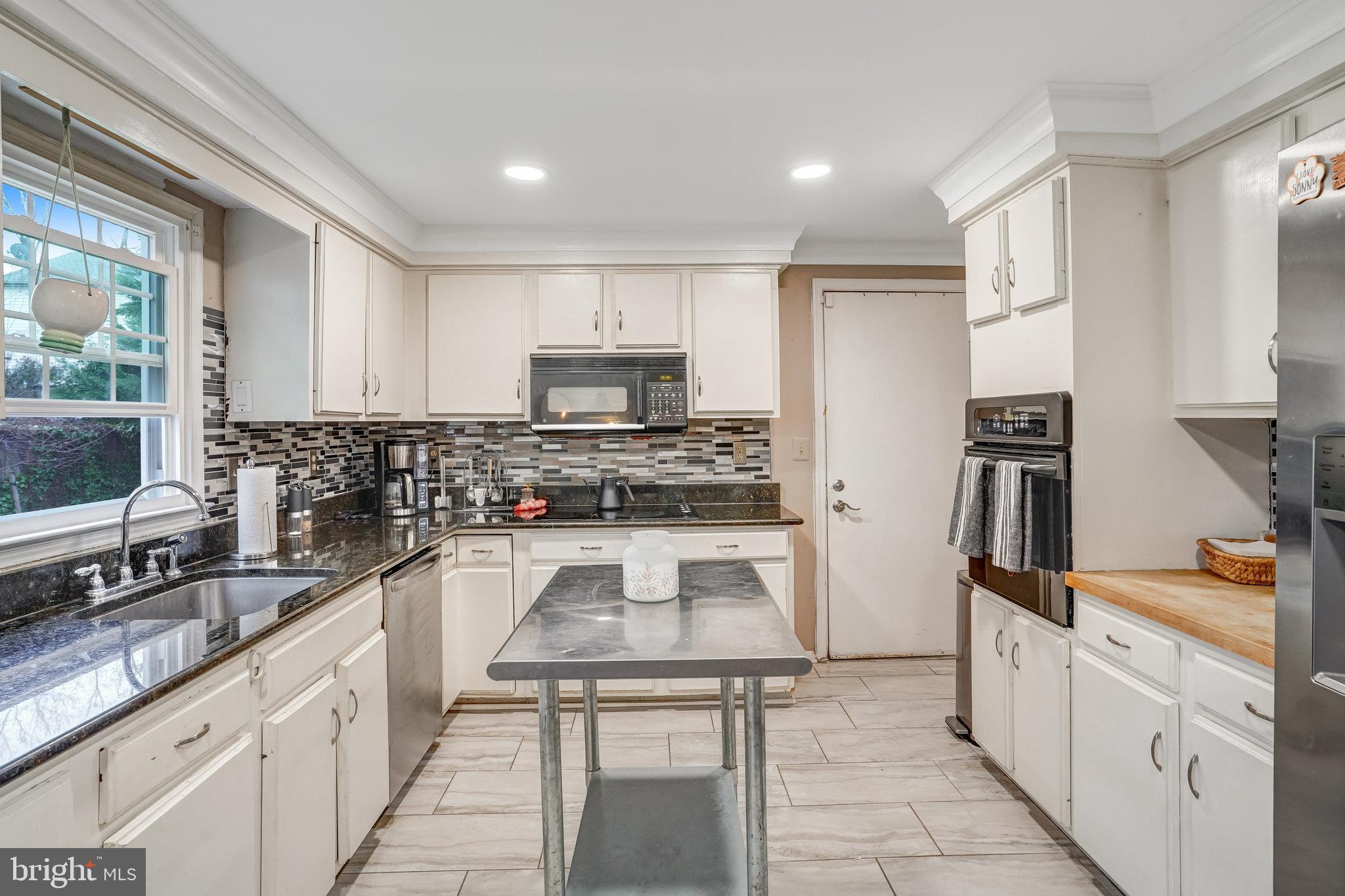 4302 Cub Run Road Chantilly, VA 20151 - Photo 9 of 24