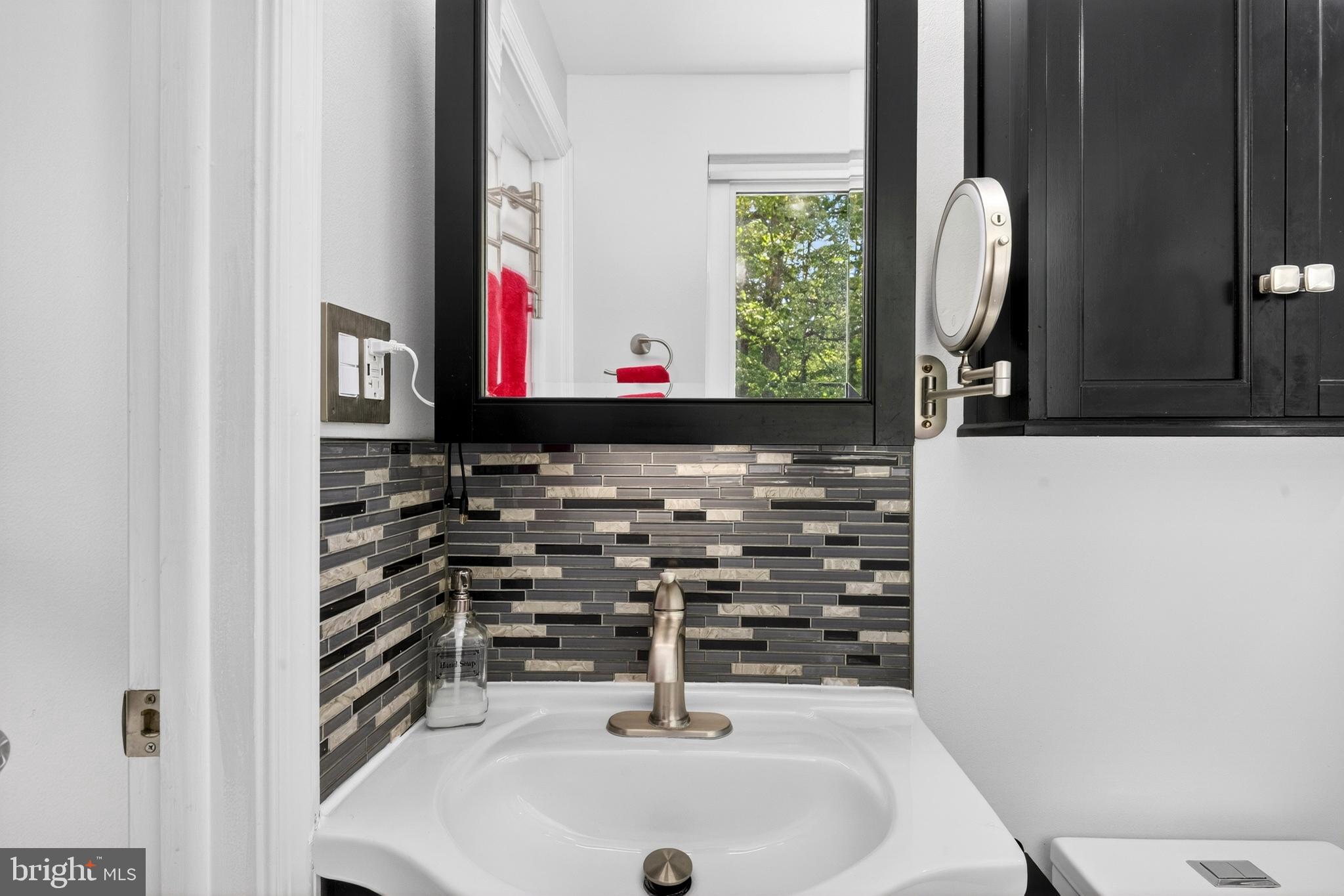 8373 Magic Leaf Road Springfield, VA 22153 - Photo 35 of 69 Primary Bathroom
