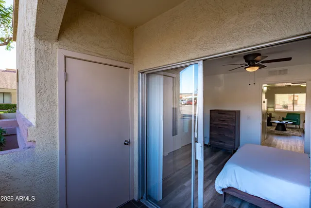 a view of a livingroom with furniture and a ceiling fan