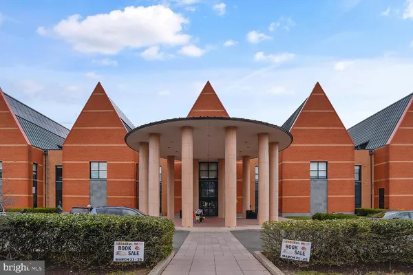 $2,900 | 171 Somervelle Street, Unit 302, Alexandria, VA 22304