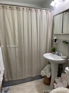 9215 Southwest 45th Street Miami, FL 33165 - Photo 13 of 37