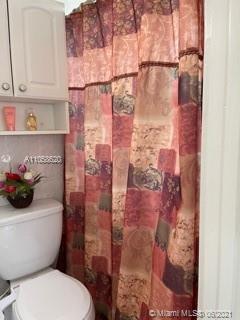 9215 Southwest 45th Street Miami, FL 33165 - Photo 16 of 37