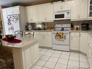 9215 Southwest 45th Street Miami, FL 33165 - Photo 3 of 37