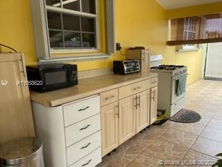 9215 Southwest 45th Street Miami, FL 33165 - Photo 29 of 37