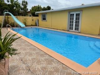 9215 Southwest 45th Street Miami, FL 33165 - Photo 35 of 37