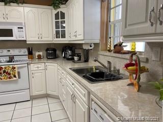 9215 Southwest 45th Street Miami, FL 33165 - Photo 5 of 37